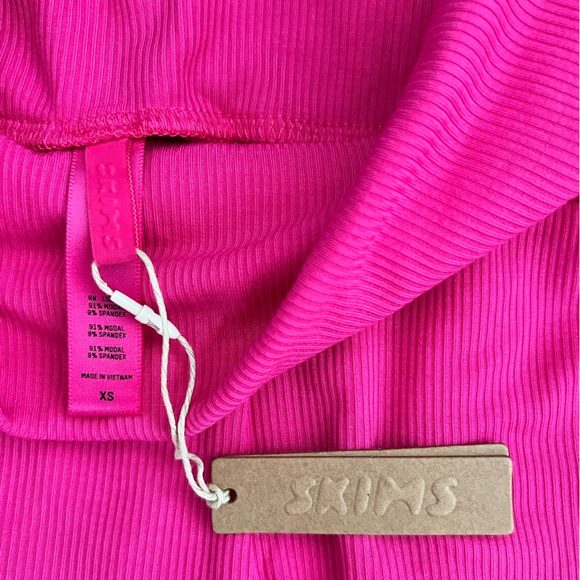 Skims Hot Pink soft lounge fold over pant - Picture 4 of 4